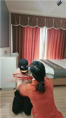 薇薇情侣主五花大绑/封嘴虐打/皮鞋白袜踩 bf48217