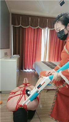 薇薇情侣主五花大绑/封嘴虐打/皮鞋白袜踩 bf48217