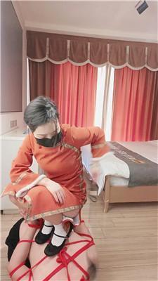 薇薇情侣主五花大绑/封嘴虐打/皮鞋白袜踩 bf48217