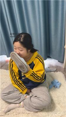 小凤梨母畜狗舔脏拖鞋 JS241213-47