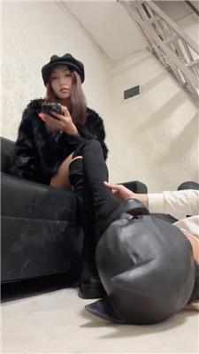 米琦妙妙屋跪舔脏靴底/白袜脚深喉 bf48116