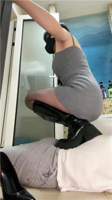 伊晨换多双高跟全体重踩踏 bf48133