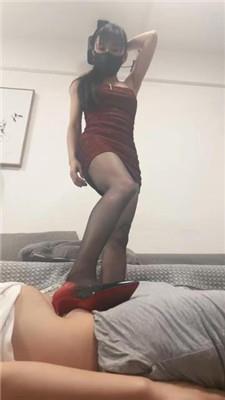 伊晨高跟黑丝全体重踩踏 bf48126