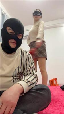 姗姗居高临下高跟踩踏/鞭打 JS241212-14