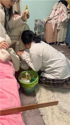 小凤梨闺蜜犬被抽的很开心 bf48140