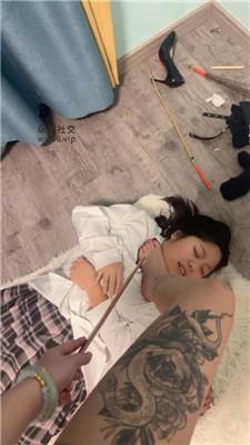 小凤梨闺蜜犬被抽的很开心 bf48140