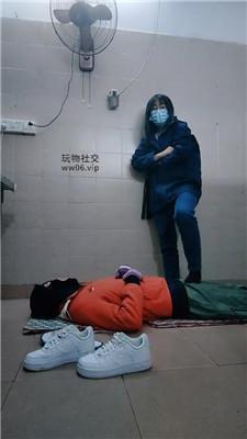 奇了怪了运动鞋棉袜踩虐地毯奴 JS241222-6