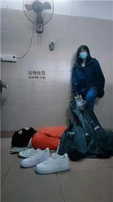 奇了怪了运动鞋棉袜踩虐地毯奴 JS241222-6