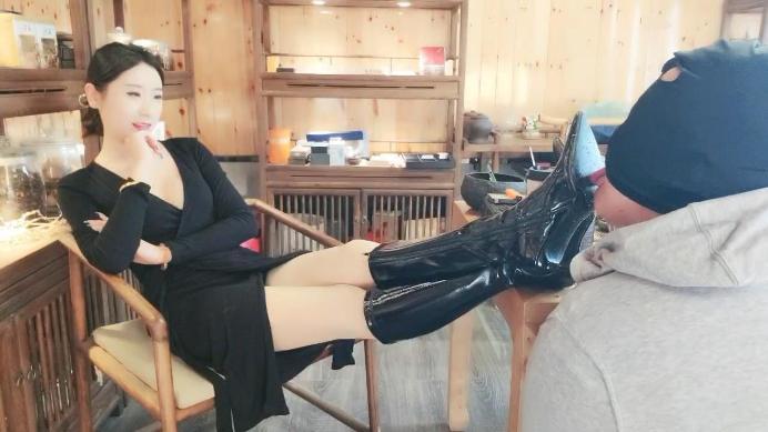 沅芷大人清理靴子泥巴喂饱双视角 bf48538