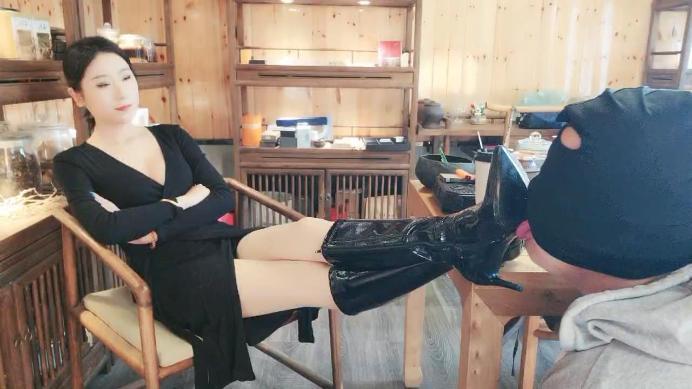 沅芷大人清理靴子泥巴喂饱双视角 bf48538