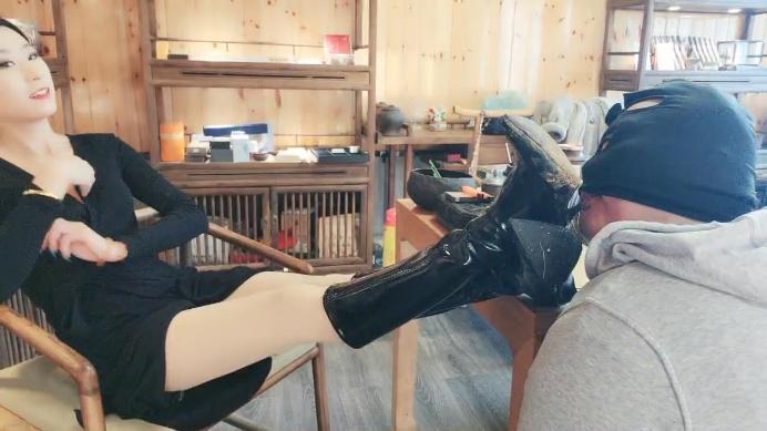 沅芷大人清理靴子泥巴喂饱双视角 bf48538