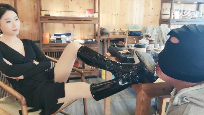 沅芷大人清理靴子泥巴喂饱双视角 bf48538