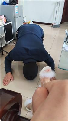 潍坊诗诗圈养家奴下跪伺候 JS241222-2