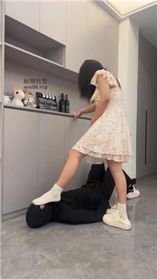 白鹭可爱学生主-小白鞋白袜蹂躏踩/捂脸窒息 bf48551