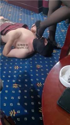 黑冰情侣主首调-跪舔皮鞋黑丝/物化脚垫 JS241212-27