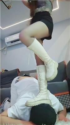 嘉妮长靴黑丝踩踏/胯下腿绞 bf48513