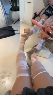 橘子没熟母畜-狂吸雪地靴/跪舔白丝 bf48509