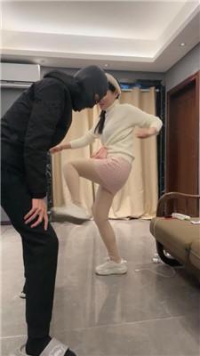 猴歌素人学生主-小白鞋踩踏踢裆 JS241221-1