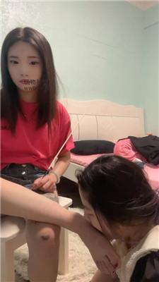 小凤梨抽耳光/鞭打/伺候沐足 bf48392