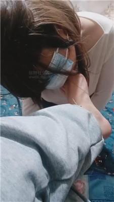 伪娘和人妻蓬头垢面的CD认真舔。真好玩。 241216-3