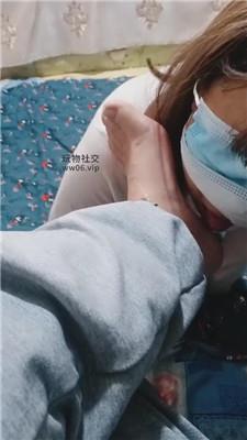 伪娘和人妻蓬头垢面的CD认真舔。真好玩。 241216-3