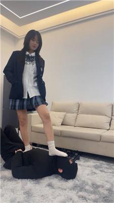 茜茜JK学院风主-皮鞋白袜踩虐哥哥 bf48910