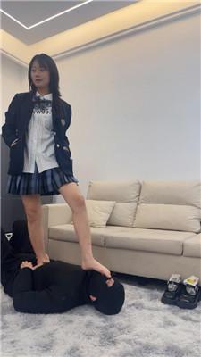 茜茜JK学院风主-皮鞋白袜踩虐哥哥 bf48910