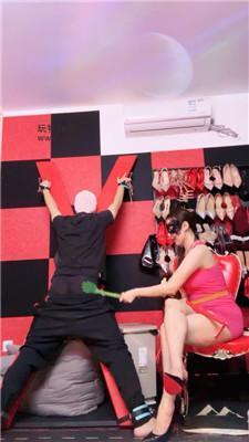 予涵捆绑固定刑架虐打 JS250101-16