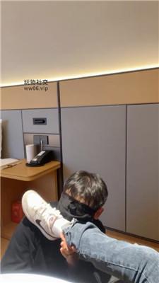 奈奈sama舔脏鞋/抽耳光不停 JS250101-13