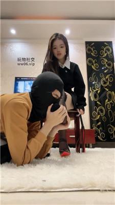 珈怡黑丝高跟美腿蹂躏地毯奴 JS250101-27