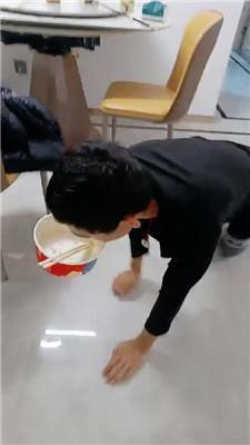 南月女神家奴全程下跪伺候 JS250102-23