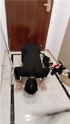 南月女神家奴全程下跪伺候 JS250102-23