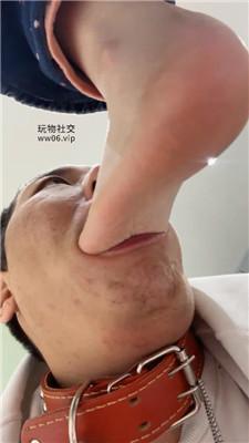 艾斯伺候女友约会回家-舔脏鞋臭白袜 JS250102-25