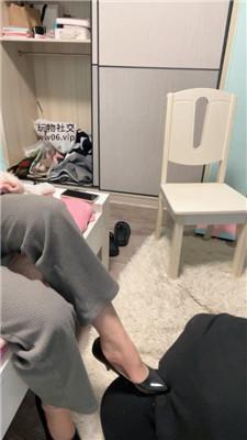 白兔闺蜜观战-白袜诱惑/舔高跟/狠抽 JS241230-35