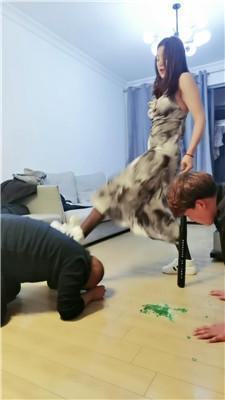 苏苏双M-玻璃罚跪/贝壳头黑丝踩双视角 bf48872