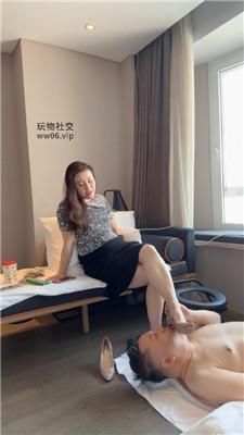 金融女主高跟美腿+短靴踩虐猥琐上司 JS241231-2