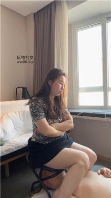 金融女主高跟美腿+短靴踩虐猥琐上司 JS241231-2