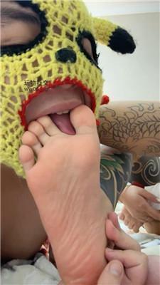 Qi7黑棉袜堵嘴虐乳坐脸 bf48878