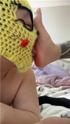 Qi7黑棉袜堵嘴虐乳坐脸 bf48878