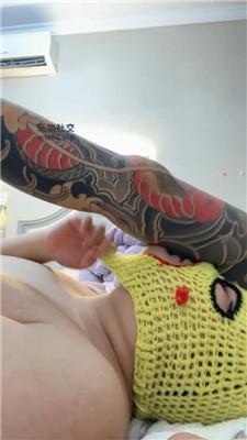 Qi7黑棉袜堵嘴虐乳坐脸 bf48878