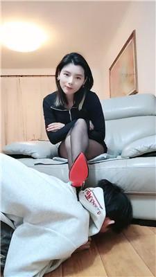 紫烟高跟黑丝美腿踩虐/转胯狗爬 bf48727