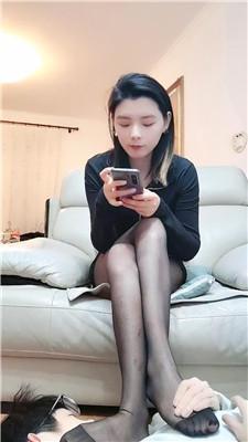 紫烟黑丝美腿无意识踩脚垫 JS241227-8