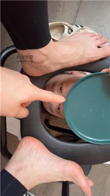 金融女主贝壳头捂裸足原味狂舔 JS241224-7