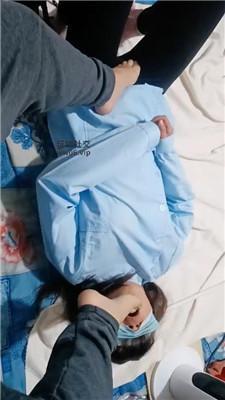 伪娘和人妻跪舔裸足赏赐喝圣水 JS241224-14