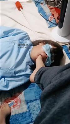 伪娘和人妻跪舔裸足赏赐喝圣水 JS241224-14