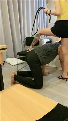 小七纹身小妹脚臭耳光/高跟踩虐 JS250108-17