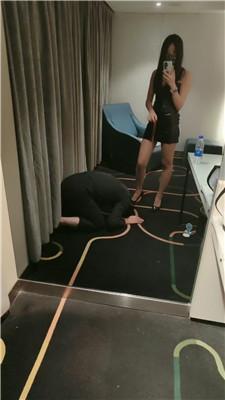 珮珮镜前羞辱-高跟美腿踩踏虐打 bf49158