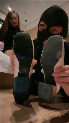 魅儿沉浸式-狗舌清理脏长靴鞋底 JS250108-22