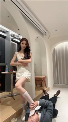 泡芙女职员小白鞋白丝-SM玩老板双视角完整版 bf49112