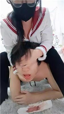 广西木木可爱女主-强制舔卫生巾/骑狗背 JS250107-28